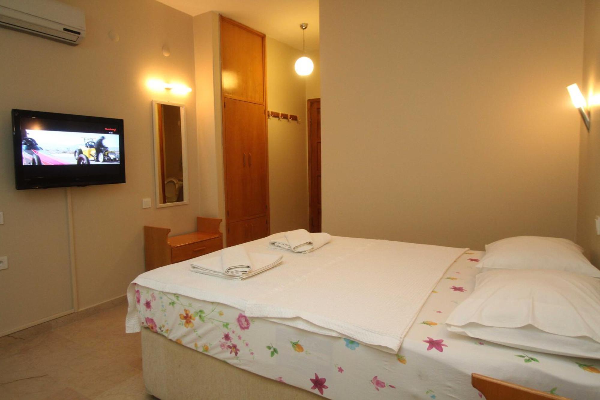 Koz Eren Otel Çeşme Luaran gambar